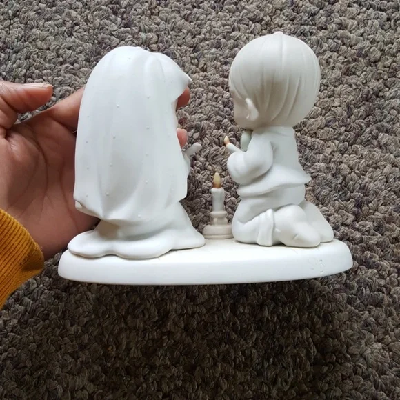 Precious Moments Collection - Picture 4 of 5